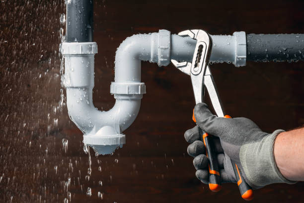 Professional Emergency Plumber technician working in Hockley, TX